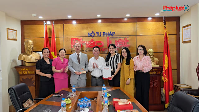 Đại sứ Cuba tại Việt Nam cùng Đoàn công tác tới thăm và làm việc với báo Pháp luật Việt Nam