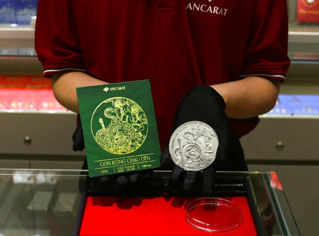 Giá bạc ngày 29/4: Bạc thế giới đi xuống, bạc trong nước lùi về mốc 76 triệu đồng/kg