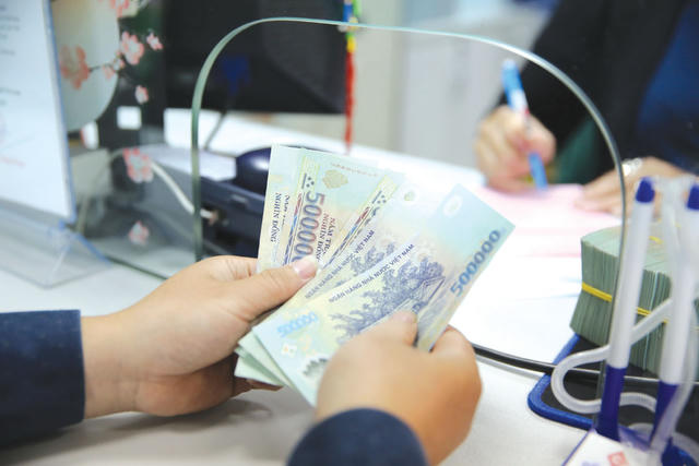 Nhiều ngân hàng đồng loạt giảm lãi suất huy động, tiền gửi kỳ hạn dài phân hóa mạnh