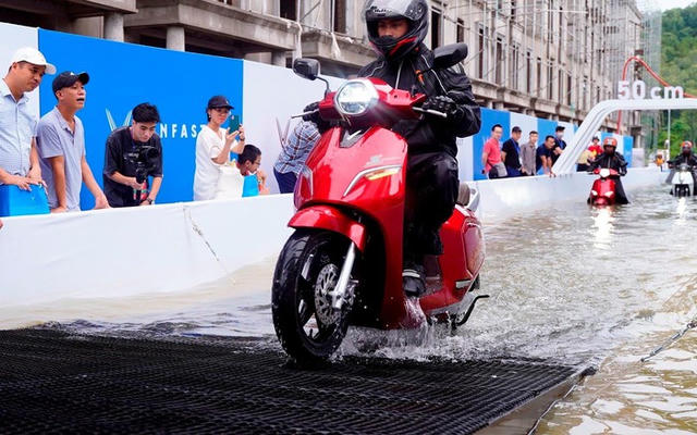Honda 'hụt hơi' trên thị trường xe máy điện, VinFast củng cố ngôi vương tại Việt Nam
