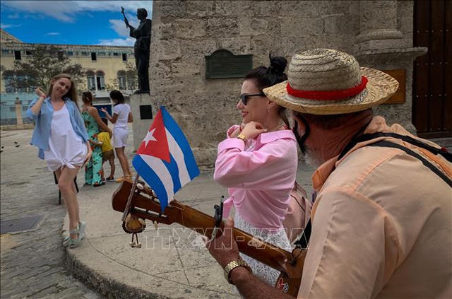 Du khách ‘đổ bộ’ đến Cuba bất chấp khó khăn do cấm vận