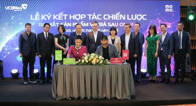 MoMo và VCBNeo thiết lập quan hệ đối tác chiến lược: Cộng hưởng sức mạnh công nghệ để bình dân hóa tài chính số