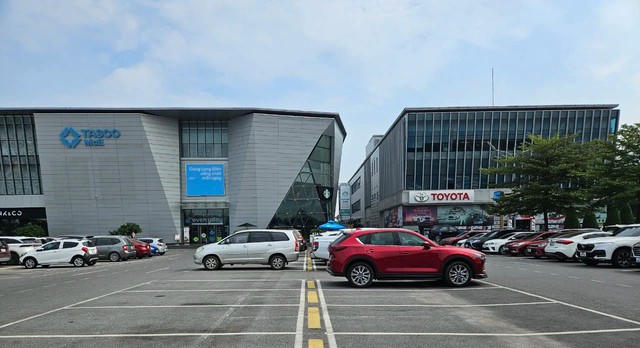 Phân hóa lợi nhuận nhóm phân phối ô tô: Xe thương mại bứt tốc, đại lý xe du lịch chật vật giữ thị phần