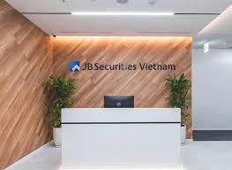 Chứng khoán JB Việt Nam (JBSV) bị xử phạt vì giấu thông tin tín dụng, quý I lãi gấp 3,5 lần bất chấp chi phí phình to