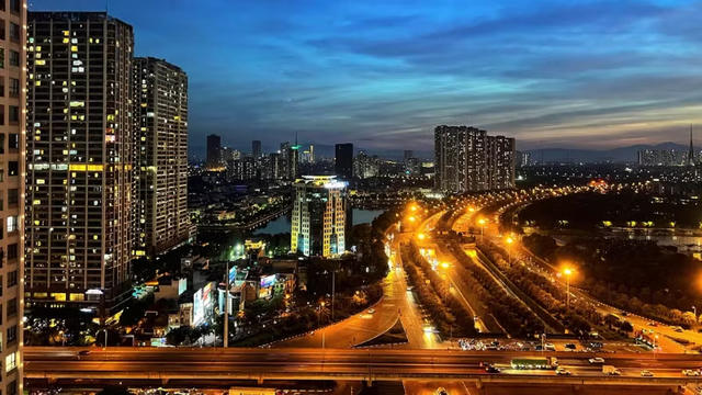 Hà Nội siết phân luồng thi công ban đêm tại nhiều tuyến đường lớn để nâng cấp chiếu sáng
