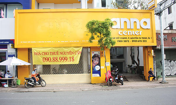 Gánh nặng 'mặt bằng số' trên sàn điện tử: Doanh nghiệp dịch chuyển dòng tiền, quay lại cuộc đua điểm bán vật lý