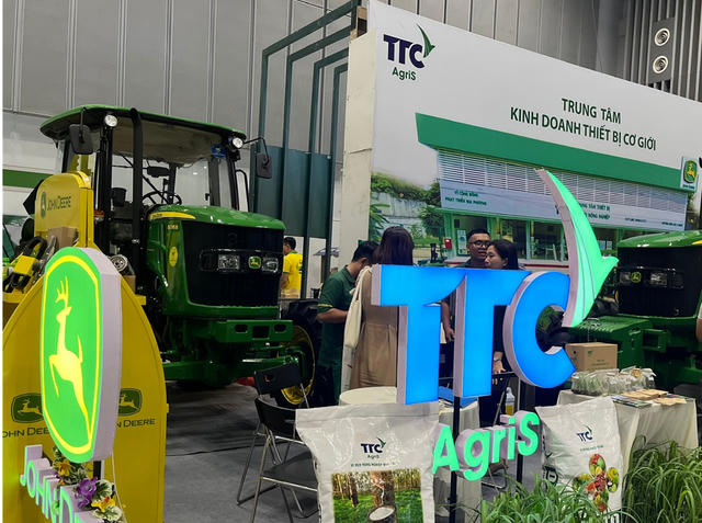 Bà Huỳnh Bích Ngọc sang tay 15 triệu cổ phiếu SBT cho Chủ tịch Đặng Huỳnh Ức My, AgriS đẩy mạnh phát hành trái phiếu Bà Huỳnh Bích Ngọc sang tay 15 triệu cổ phiếu SBT cho Chủ tịch Đặng Huỳnh Ức My, AgriS đẩy mạnh phát hành trái phiếu