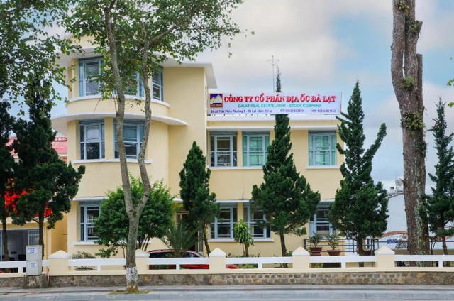 Địa ốc Đà Lạt (DLR) bị phạt gần 180 triệu đồng, dừng kế hoạch phát hành cổ phiếu Địa ốc Đà Lạt (DLR) bị phạt gần 180 triệu đồng, dừng kế hoạch phát hành cổ phiếu