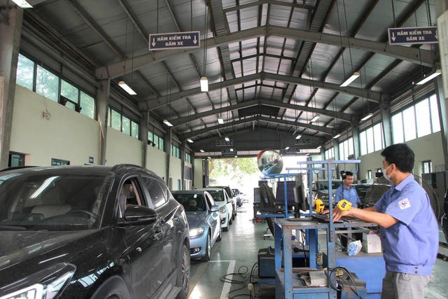 Hàng loạt thủ tục đăng kiểm được rút ngắn một nửa thời gian kể từ ngày 1/6 Hàng loạt thủ tục đăng kiểm được rút ngắn một nửa thời gian kể từ ngày 1/6