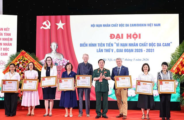 Lan tỏa mạnh mẽ tinh thần thi đua vì nạn nhân chất độc da cam Lan tỏa mạnh mẽ tinh thần thi đua vì nạn nhân chất độc da cam