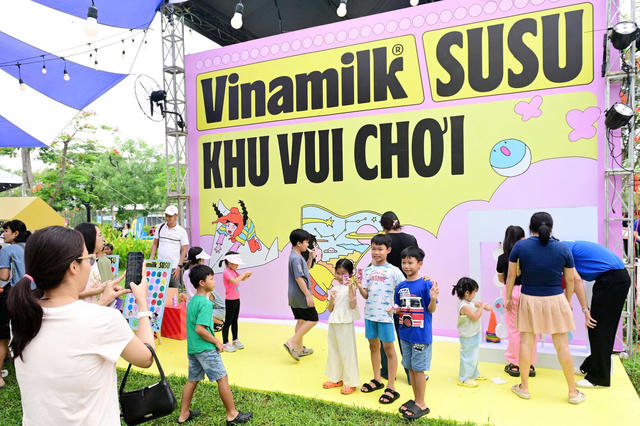Vinamilk cùng trẻ em tận hưởng ngày hội mùa hè tại Phú Mỹ Hưng