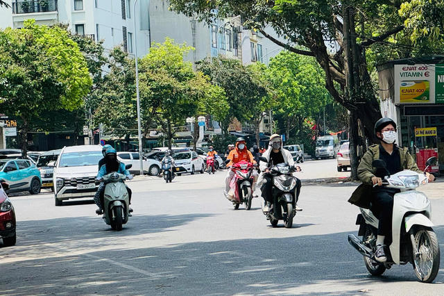 'Đảo nhiệt đô thị' - thách thức đang 'nóng' lên giữa lòng Hà Nội 'Đảo nhiệt đô thị' - thách thức đang 'nóng' lên giữa lòng Hà Nội
