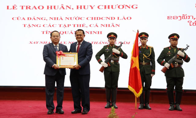 Tỉnh Quảng Ninh đón nhận Huân chương Lao động hạng Nhất tại Lào