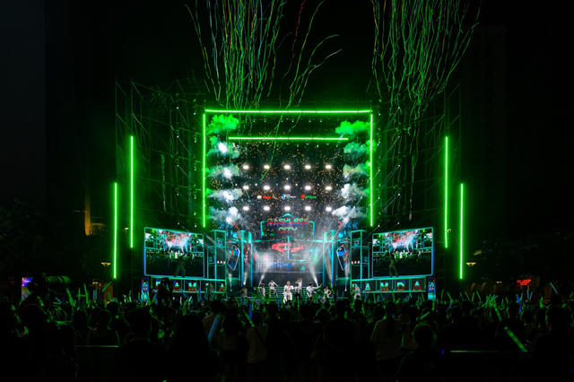 Tóc Tiên, Isaac, Trúc Nhân, Grey D cùng hàng chục nghìn khán giả bật tung cảm xúc tại E-Concert Ngày tài chính số 2026