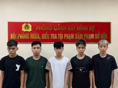 Khởi tố nhóm thanh thiếu niên chặn đường, cướp xe máy lúc rạng sáng