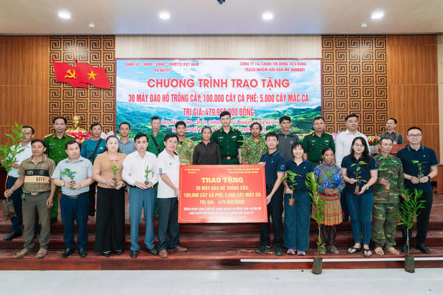 Mcredit trao tặng 105.000 cây giống, hỗ trợ sinh kế cho người dân Nà Hỳ (Điện Biên)