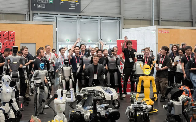 Người máy “Make in Vietnam” của VinRobotics tỏa sáng tại hai sân khấu công nghệ hàng đầu thế giới