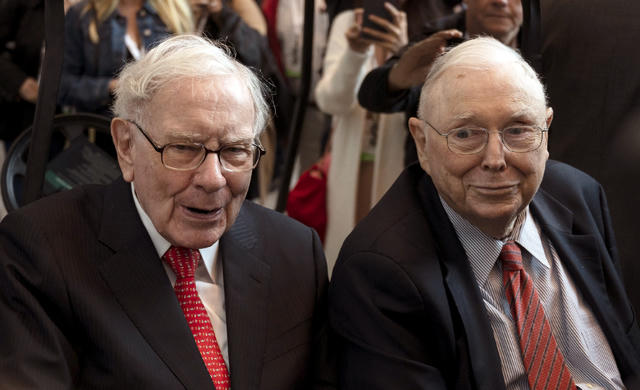 Giải mã khoảng cách tài sản giữa Warren Buffett và Charlie Munger: Sức mạnh của lãi kép và sự kỷ luật Giải mã khoảng cách tài sản giữa Warren Buffett và Charlie Munger: Sức mạnh của lãi kép và sự kỷ luật