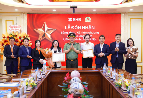 Bộ Công an trao tặng Bằng khen cho SHB vì thành tích xuất sắc trong phong trào toàn dân bảo vệ an ninh Tổ quốc Bộ Công an trao tặng Bằng khen cho SHB vì thành tích xuất sắc trong phong trào toàn dân bảo vệ an ninh Tổ quốc