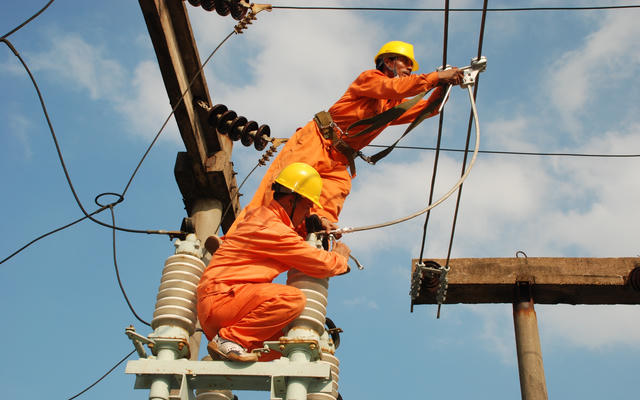 Từ 1/7, Hà Nội ngừng cấp điện, nước đối với nhiều trường hợp vi phạm Từ 1/7, Hà Nội ngừng cấp điện, nước đối với nhiều trường hợp vi phạm