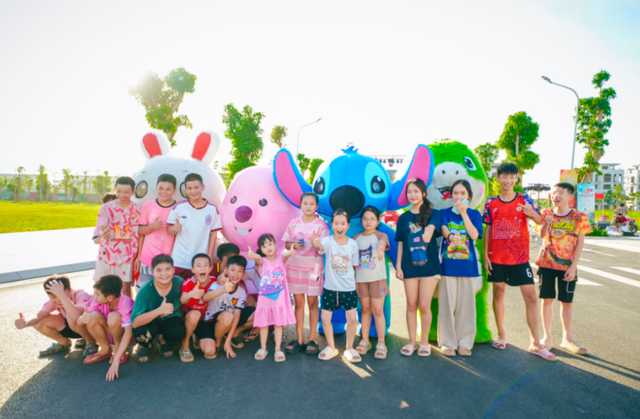 Hơn 5.000 lượt du khách đổ về phố đi bộ Heragon City trong đêm khai mạc Hơn 5.000 lượt du khách đổ về phố đi bộ Heragon City trong đêm khai mạc