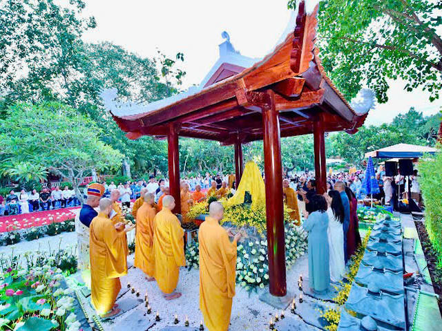 An vị tượng Phật hoàng Trần Nhân Tông tại Thiền viện Trúc Lâm Phương Nam