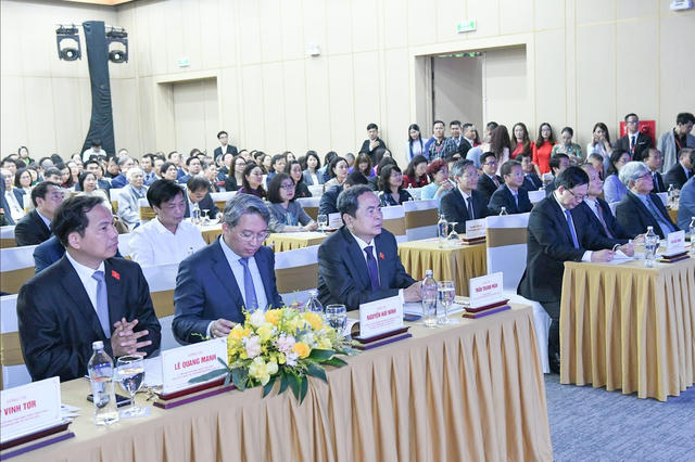 Đề xuất Thủ tướng Chính phủ tặng Bằng khen đối với các “Gương sáng pháp luật” tại Lễ hưởng ứng Ngày Pháp luật 2026