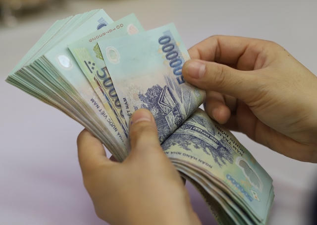 Truy tố người phụ nữ chiếm đoạt tiền phường, họ của hàng chục người
