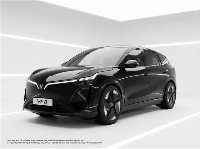 Người dùng Việt nói về VinFast VF 8 thế hệ mới: 'Cùng tiền xe xăng C-SUV, tội gì không lên đời xe điện' Người dùng Việt nói về VinFast VF 8 thế hệ mới: 'Cùng tiền xe xăng C-SUV, tội gì không lên đời xe điện'