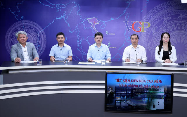 Tọa đàm "Tiết kiệm điện mùa cao điểm: Trách nhiệm và giải pháp"