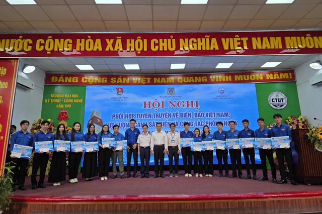 Tuyên truyền về chủ quyền biển, đảo và phòng, chống ma túy cho thanh niên