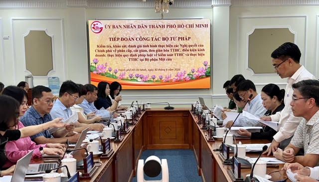 Thứ trưởng Nguyễn Thanh Tịnh làm việc với TP HCM về công tác phân cấp, cắt giảm thủ tục hành chính 