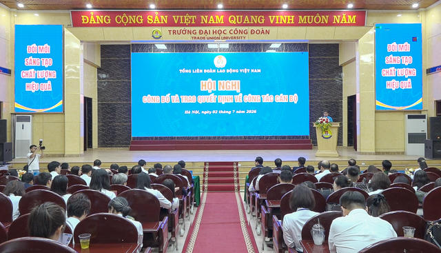 Tổng Liên đoàn Lao động Việt Nam trao quyết định bổ nhiệm lãnh đạo Trường Đại học Công đoàn