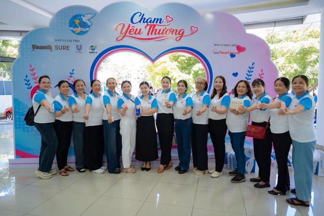  Vinamilk Sure đồng hành cùng Lễ mít tinh hưởng ứng Ngày Gia đình Việt Nam tại Huế