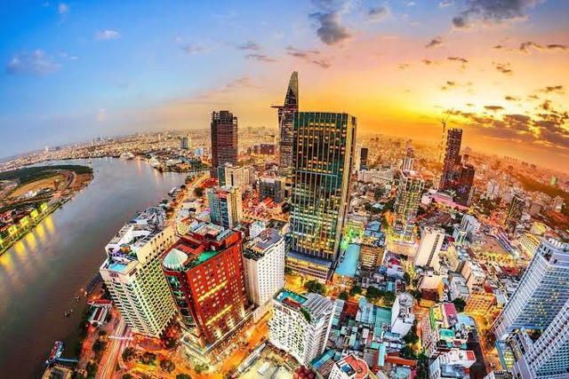 Cú sốc dầu mỏ khiến ADB hạ dự báo tăng trưởng kinh tế châu Á, Việt Nam vẫn giữ triển vọng tích cực
