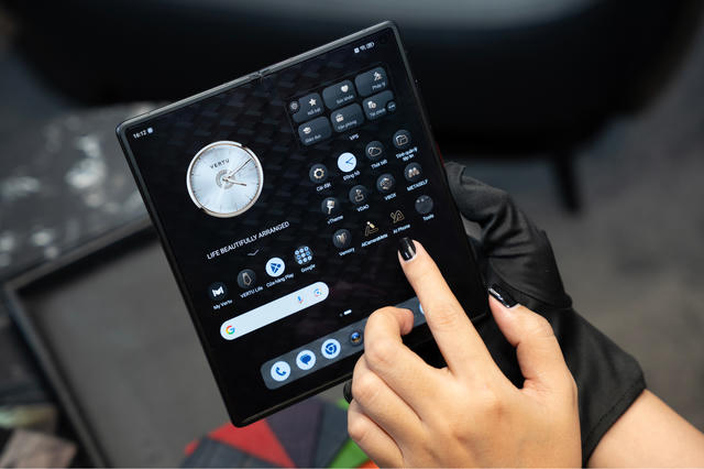 Vì sao giới doanh nhân sẵn sàng chi vài trăm triệu cho smartphone?
