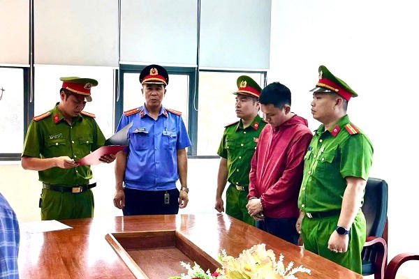 Bắt tạm giam nhân viên ngân hàng bị cáo buộc lừa đảo chiếm đoạt hơn 29 tỷ đồng