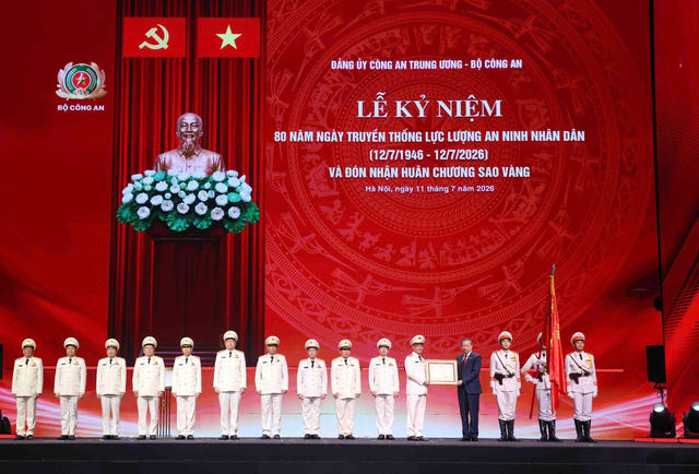 Kỷ niệm 80 năm Ngày truyền thống, Lực lượng An ninh Nhân dân đón nhận Huân chương Sao Vàng lần thứ tư