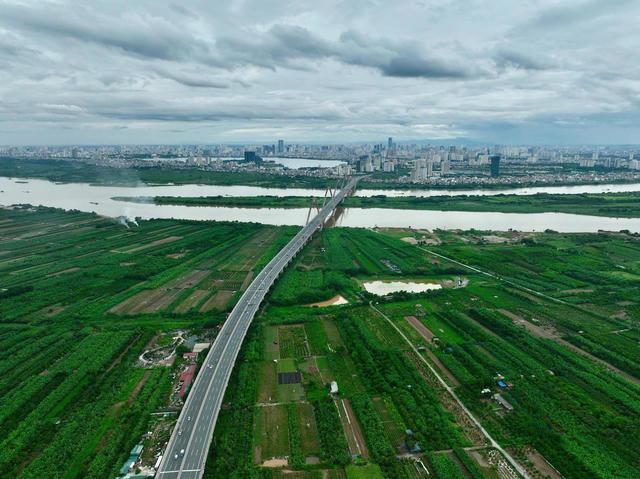 Hà Nội thúc đẩy giao thông đường thủy, triển khai 10 cảng hàng hóa trên sông Hồng