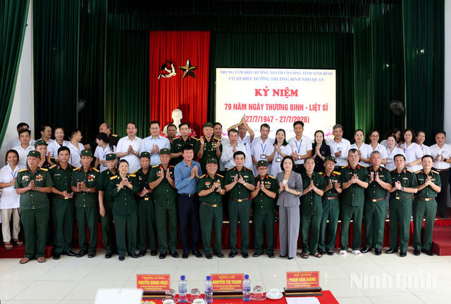 Đại tướng Phan Văn Giang thăm, tặng quà thương binh, bệnh binh tại Ninh Bình Đại tướng Phan Văn Giang thăm, tặng quà thương binh, bệnh binh tại Ninh Bình
