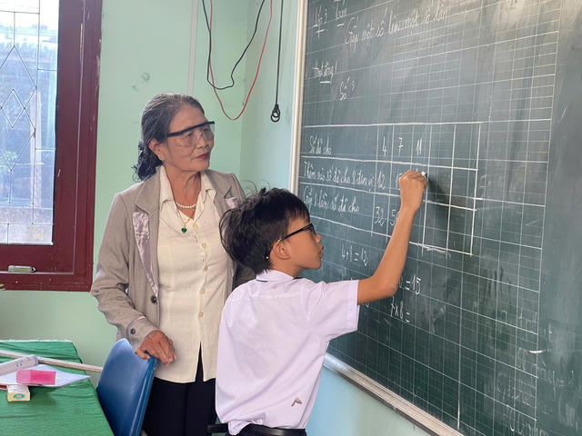 Từ 1/9, cơ sở giáo dục được ký hợp đồng toàn thời gian với nhà giáo sau nghỉ hưu Từ 1/9, cơ sở giáo dục được ký hợp đồng toàn thời gian với nhà giáo sau nghỉ hưu