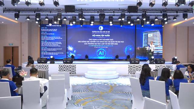 Trường Đại học Luật Hà Nội tổ chức tập huấn ứng dụng AI cho gần 400 cán bộ, giảng viên