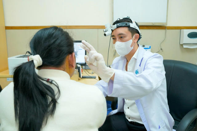 Cấy điện cực ốc tai: Đừng bỏ lỡ ‘thời gian vàng’ để tìm lại âm thanh