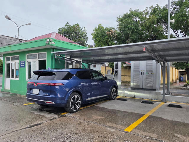 Xuyên Việt bằng xe điện VinFast quá nhàn vì trạm sạc dễ tìm, nạp pin ngày càng nhanh