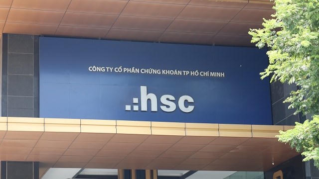 Chứng khoán HSC (HCM): Lãi bán niên tăng 35%, Tổng giám đốc nhận lương 800 triệu đồng mỗi tháng