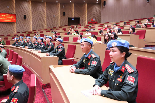 9 sĩ quan lên đường thực hiện nhiệm vụ gìn giữ hòa bình Liên hợp quốc tại Nam Sudan