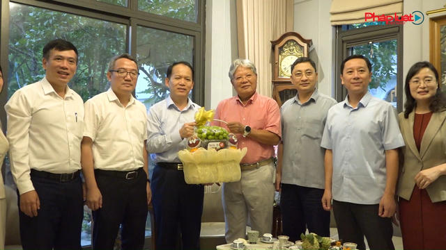 Lãnh đạo Bộ Tư pháp thăm hỏi, tri ân nguyên lãnh đạo Bộ nhân dịp 81 năm Ngày truyền thống ngành Tư pháp