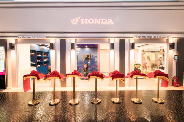 Honda Việt Nam hợp tác với KidZania Hà Nội ra mắt sân chơi trải nghiệm  “Trung tâm Công nghệ Xe máy điện Honda” dành cho trẻ em