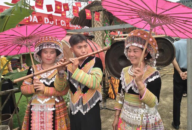 Sôi động Tuần Văn hóa Du lịch Mộc Châu