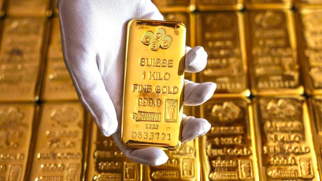 Quỹ tỷ đô SPDR gom mạnh vàng giữa biến động, giá thế giới vọt lên 4.400 USD/ounce